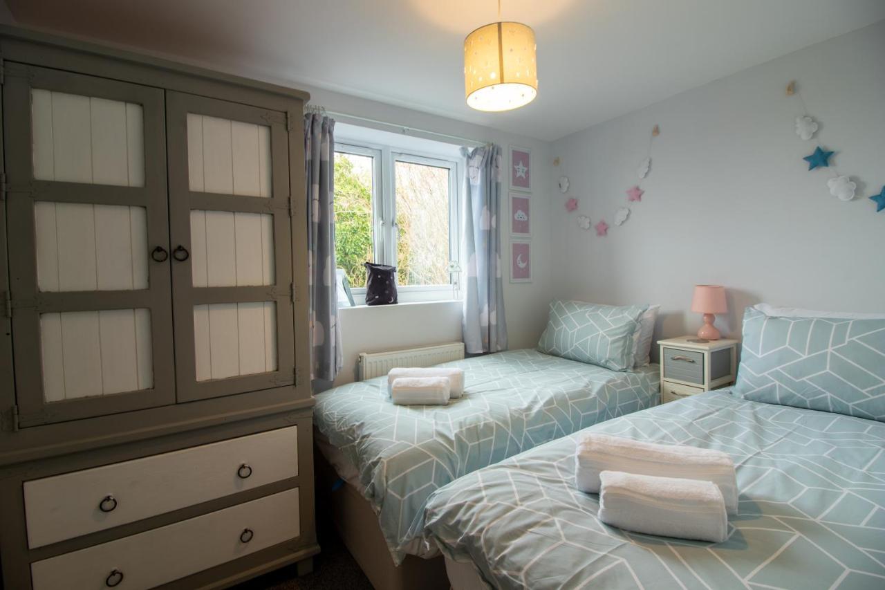 Modern & Cosy- Ideal For Small Families & Couples ブリックハム エクステリア 写真